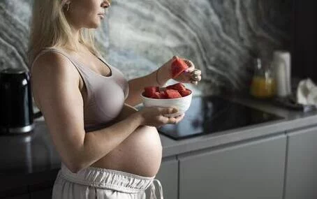 Dieta w ciąży i podczas karmienia piersią – porady dotyczące zdrowego stylu życia dla mam