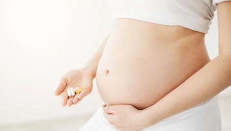 Jakie leki przeciwbólowe stosować w ciąży, a jakie podczas karmienia piersią?