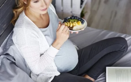 Witamina C 1000 w ciąży i podczas karmienia - bezpieczeństwo stosowania